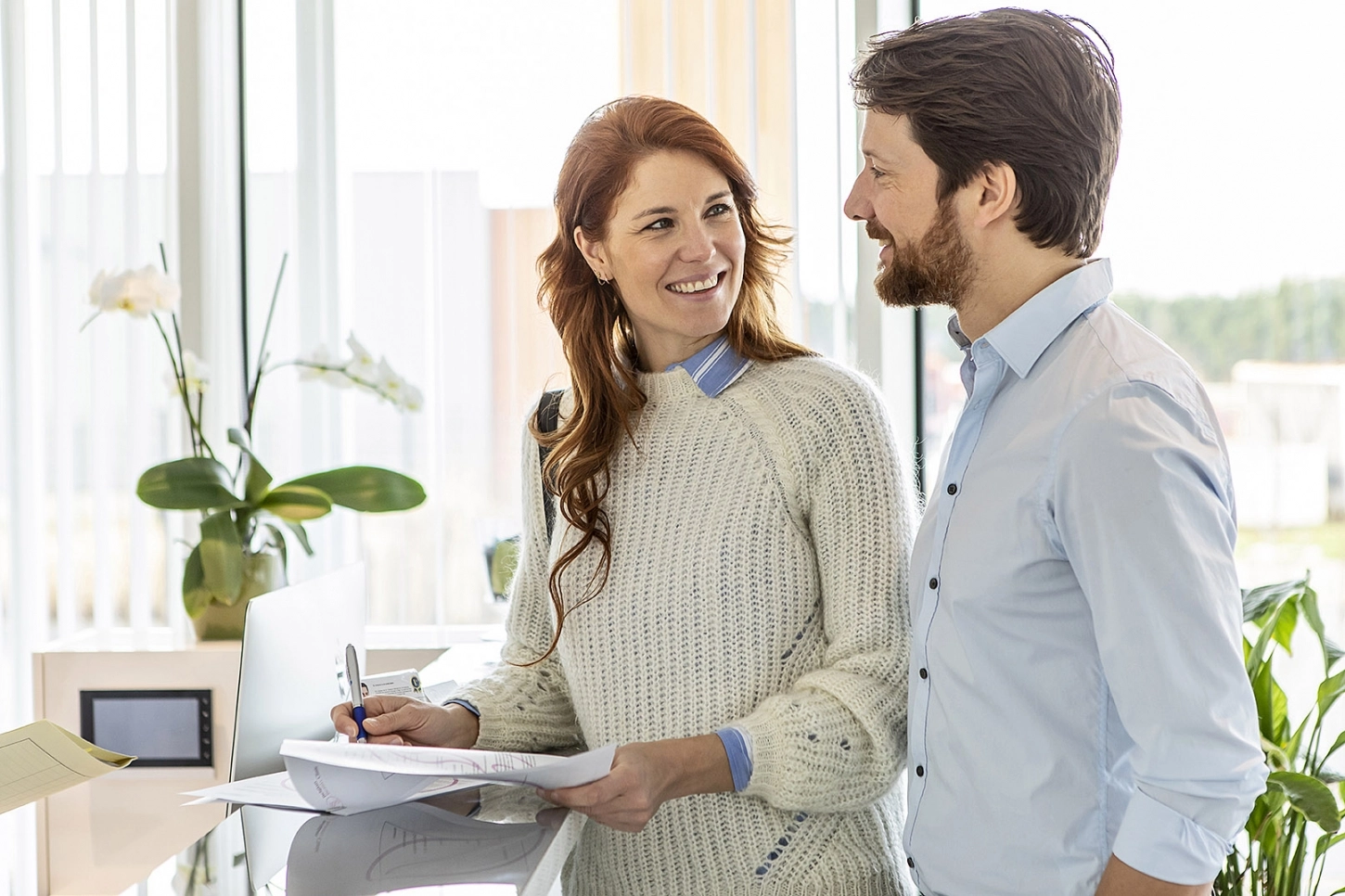 women-talking-with-man